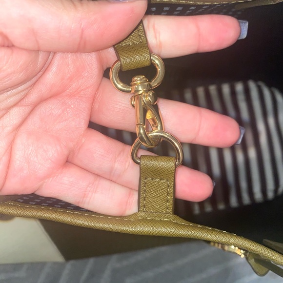 🪐Rare Henri Bendel W 57th perforated tote - Picture 5 of 12